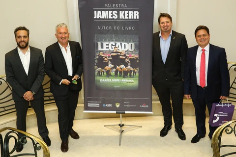 James Kerr faz palestra para líderes de empresas em São Paulo