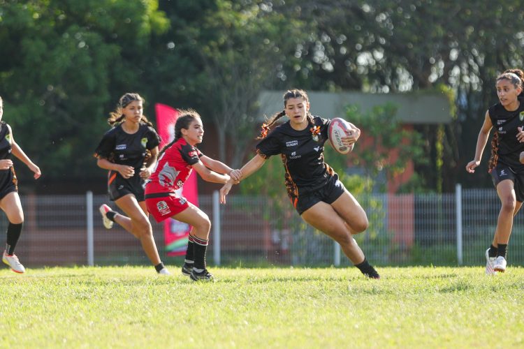 Jogadoras de Rugby de cinco unidades do SESI vão a campo em Guarulhos pela Liga SESI nesse sábado